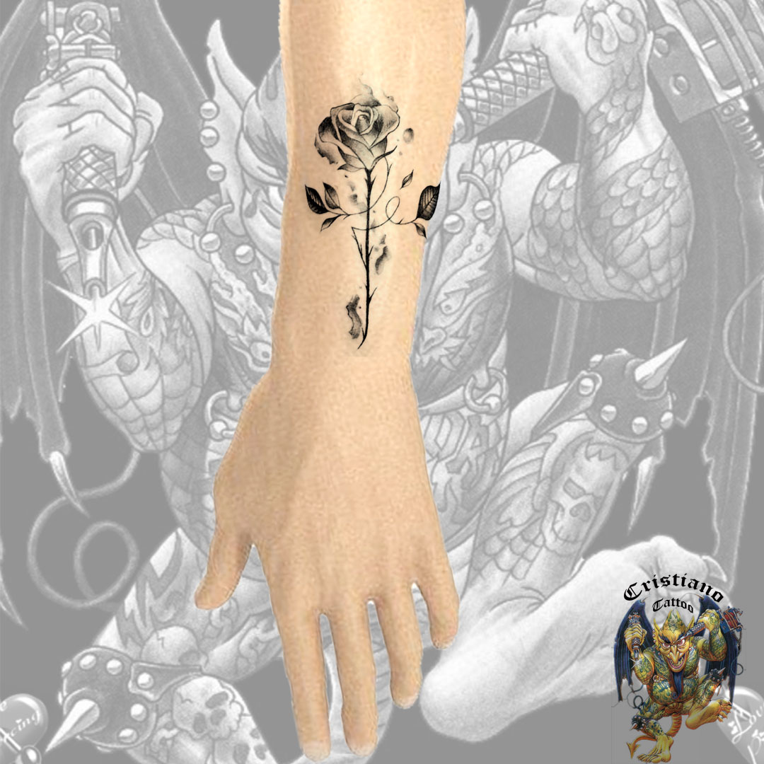 Rosa personalizada com palavra Fé - Tatuagem no ante braço - Desenho